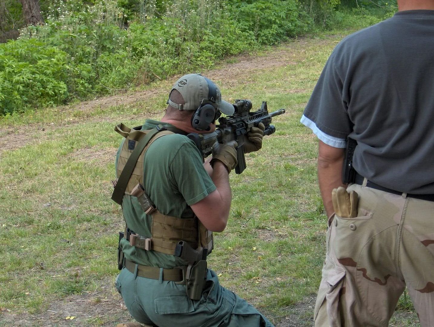 Chest rig + beltmounted pistol?